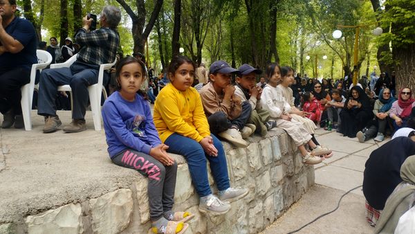 پیاده‌روی خانوادگی بروجنی‌ها