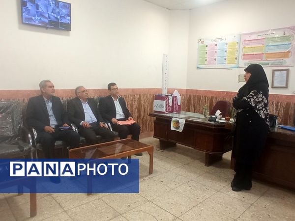 بازدید مدیر اداره ناحیه یک از دبیرستان گلشن آزادی