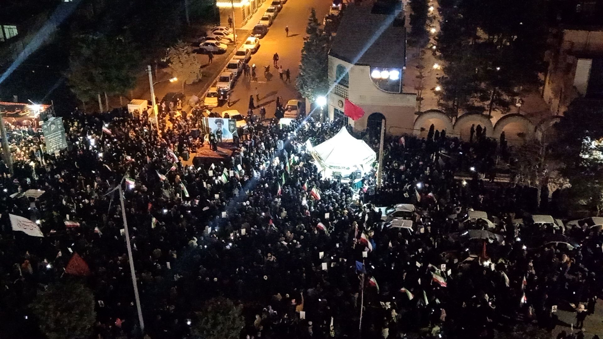 حضور پرشور مردم انقلابی نیشابور در سومین روز از عزای سالار شهیدان انقلاب اسلامی 