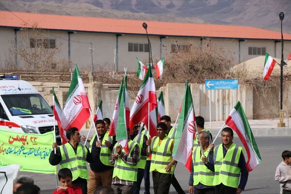انقلاب را نسل جدید ادامه می دهند
