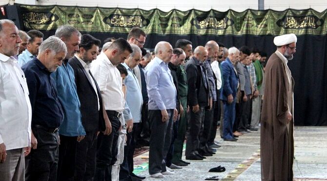 دانش آموزان و دبیران میزبان نماز جمعه این هفته شهر قیامدشت