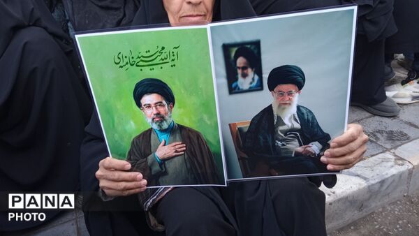 اجتماع بزرگ مردم نیشابور برای بیعت با سومین رهبر جمهوری اسلامی ایران 