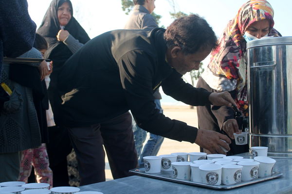 پیاده‌روی خانوادگی در روستای هلیله شهرستان بوشهر 