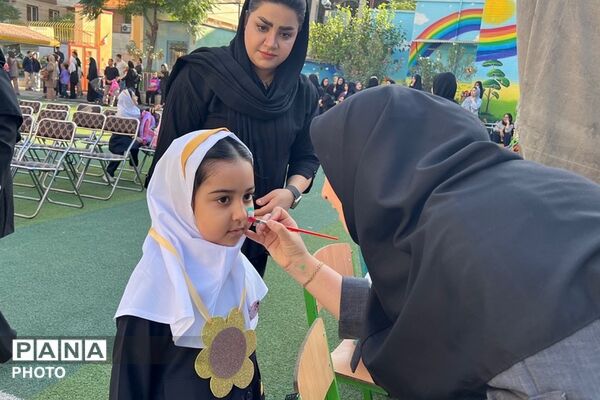نواخته شدن زنگ شکوفه ها در دبستان طواف و معماریان ناحیه دو شهرری 