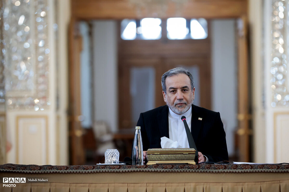 عراقچی: خبرنگاران در شکل‌گیری فهم درست تحولات جهان نقشی ارزشمند دارند