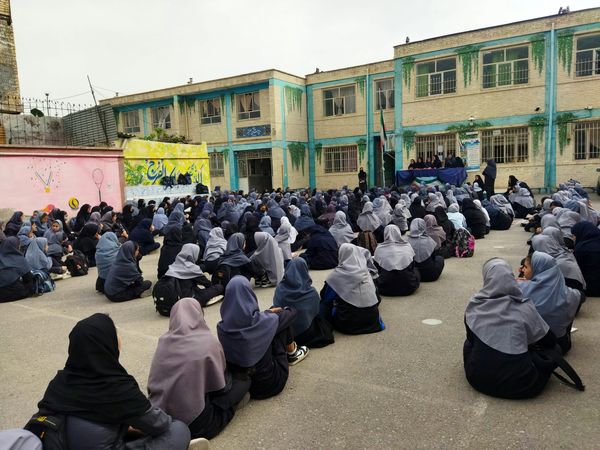 مراسم تجلیل از دانش آموزان جشنواره خوارزمی در دبیرستان عصمتیه 