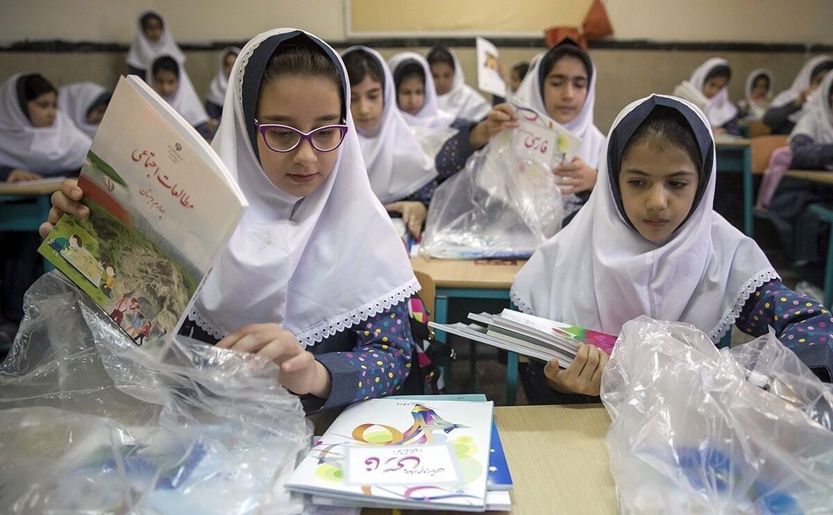 کاهش میزان دعاوی و جرائم با آموزش مسائل حقوقی به دانش‌آموزان