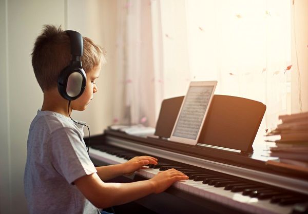 استعداد موسیقی در رشد شخصیت و اعتمادبه‌نفس دانش‌آموزان موثر است