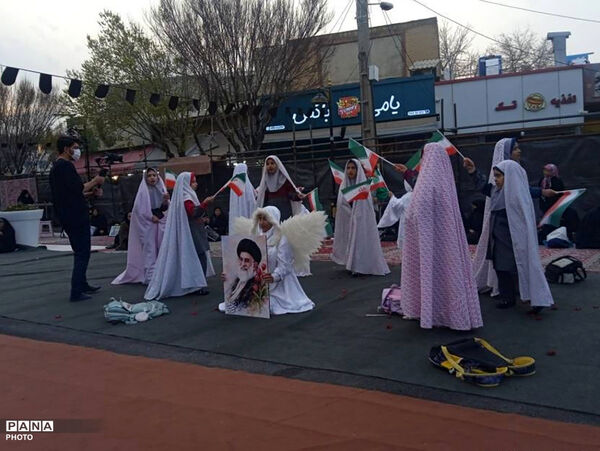 نمایش «فرشته‌های میناب» 