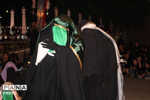 شکوه حماسه عاشورا در اجرای تئاتر شهادت حضرت امام حسین(ع) در نظرآباد