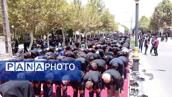 اقامه نماز ظهر عاشورا در کاشمر