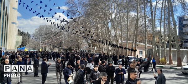  عزاداری مردم کرج در پی شهادت رهبر فرزانه انقلاب 