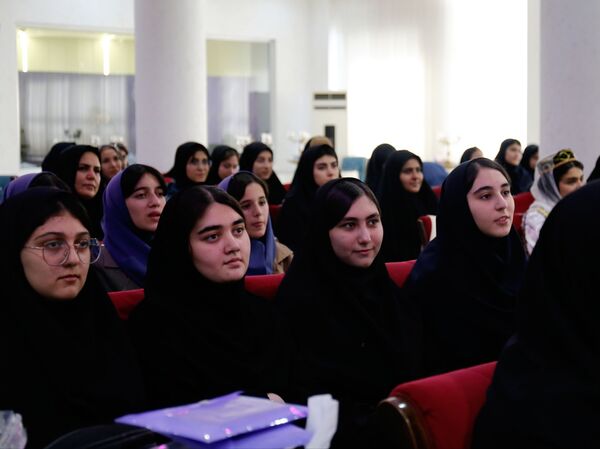 آیین تجلیل از برگزیدگان جشنواره‌های فرهنگی و هنری شمال‌غرب کشور در تبریز