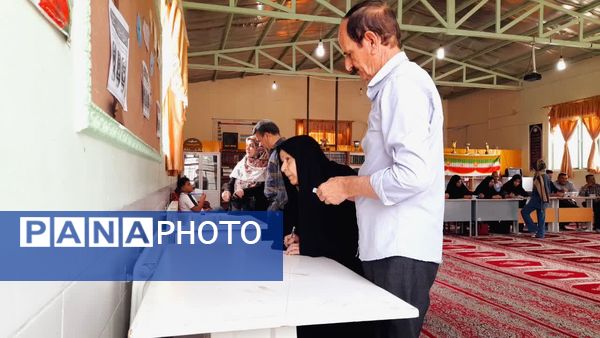 حضور شورآفرین مردم شهرستان راور در پای صندوق‌های رای