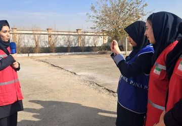  مانور زلزله با تمرین آمادگی در برابر بحران در هنرستان حضرت زینب(س) ناحیه ۴ کرج