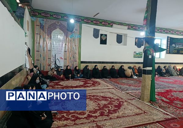 تکریم از مادران شهدا در پایگاه طاهره بسیج خواهران روستای حسین آباد