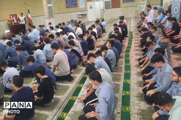 برپایی نماز جماعت در مدارس ناحیه دو شهرری 