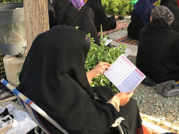 برپایی مراسم دعای عرفه در گلستان شهدای اصفهان