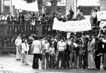 ۱۳ آبان نماد ایستادگی و مقاومت دانش‌آموزان