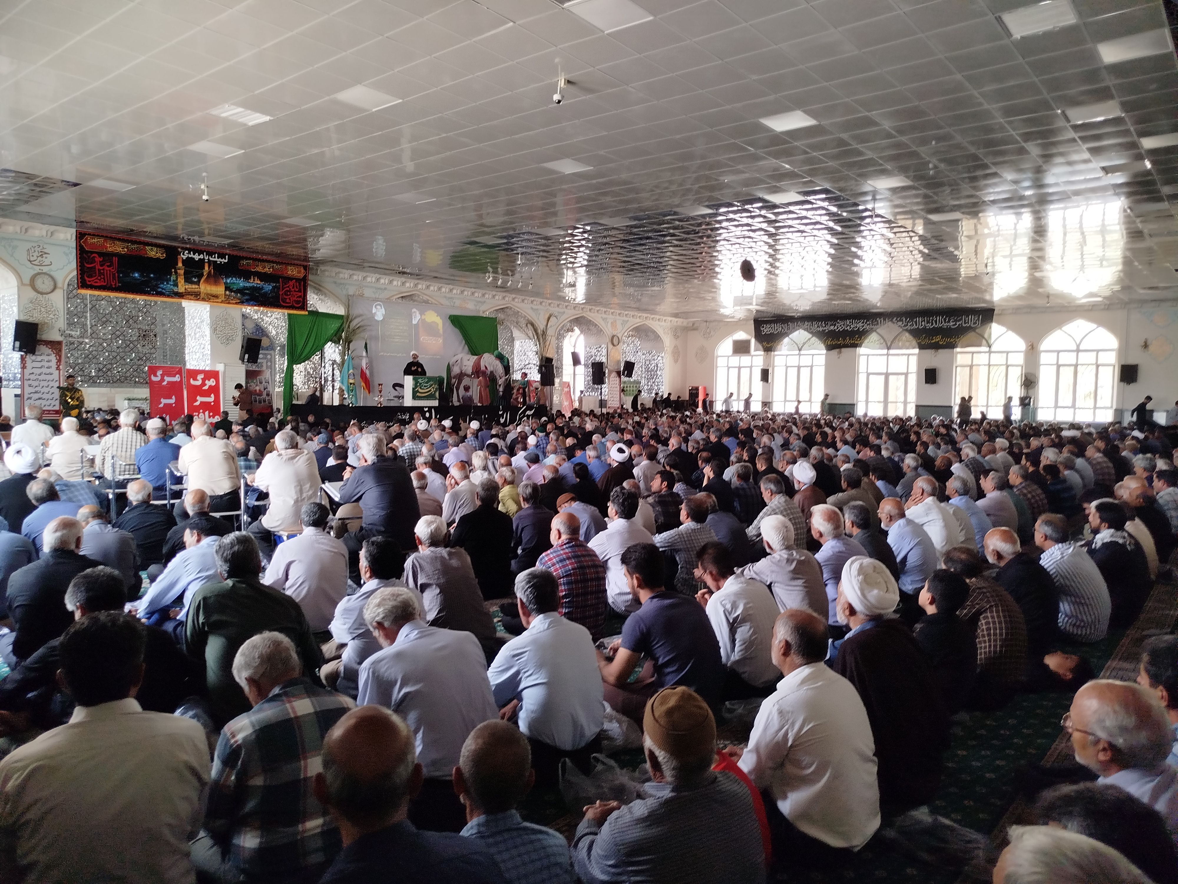 نماز جمعه کاشمر با حضور پرشور مردم برگزار شد