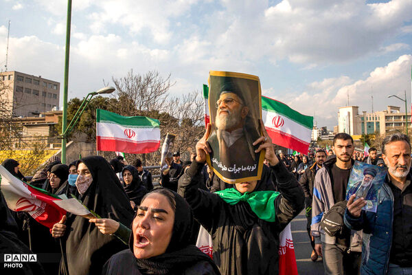 تشییع پیکر شهیدان لاریجانی، سلیمانی و شهدای ناوشکن دنا - 2
