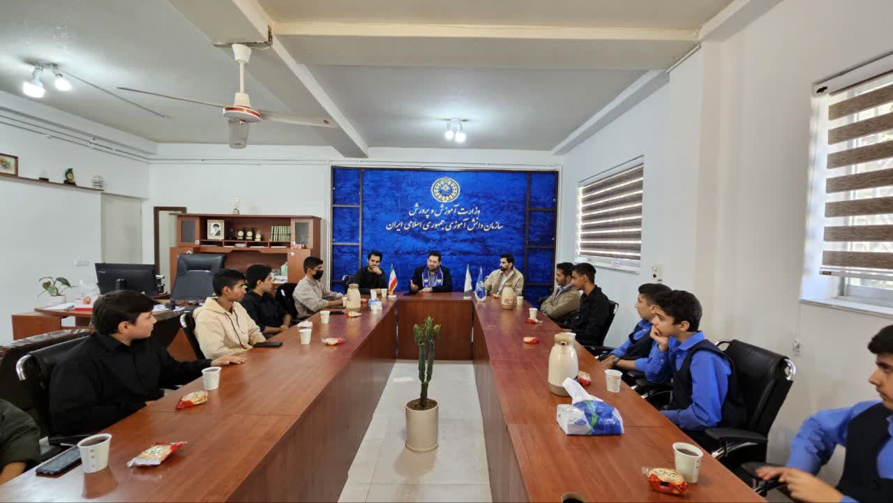 شما دانش آموزان آینده‌سازان این سرزمینید