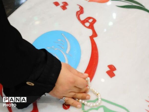 برپایی موکب کودک در جوار شهدای گمنام منطقه ۱۸ 