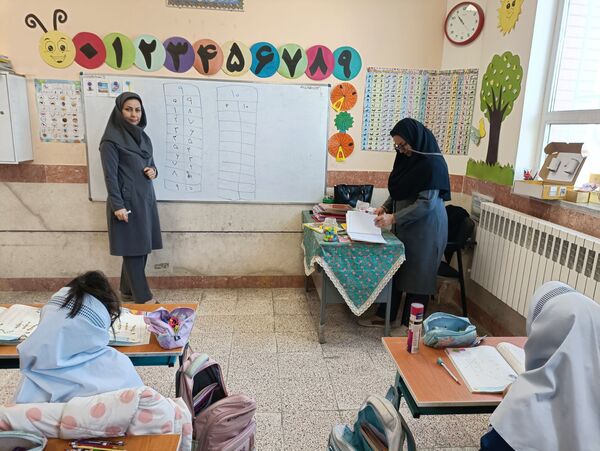 بازدید و ارزیابی مسئولان آموزش پرورش از دبستان زنده  یاد امینی پور