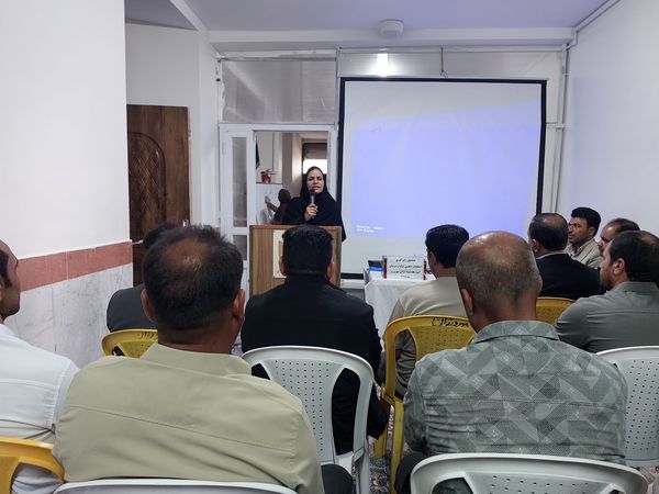 جلسه انجمن اولیا و مربیان در دبیرستان نمونه دولتی مهرورزان خواف