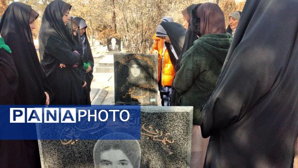 گرامیداشت یاد شهدا توسط دانش‌آموزان دبیرستان شهیده محبوبه دانش