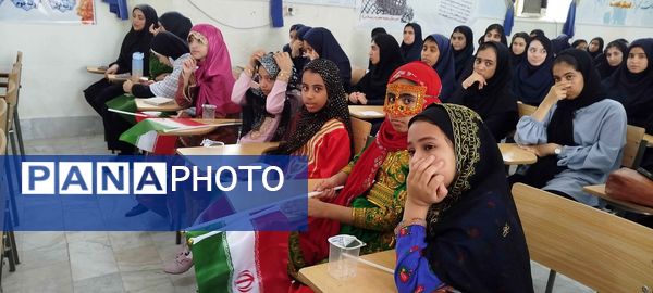 نواختن زنگ مهر و ایثار و ادای احترام به یادمان شهدا در بندر لنگه 