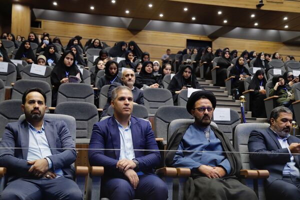 تجلیل از برگزیدگان ایثار با یاد شهدای شجره طیبه