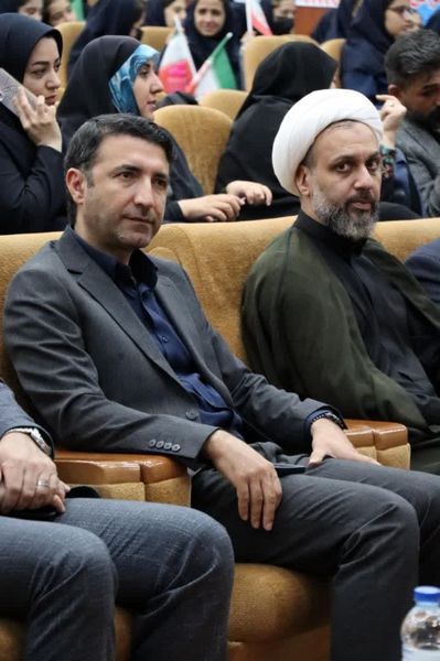 تجمع دانش‌آموزان آموزشگاه‌های شمال غرب شیراز در روز دانش‌آموز