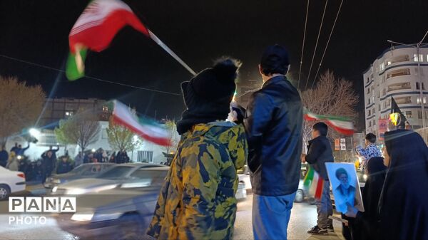 تجمع جوانان‌‌و‌نوجوانان‌در‌بیعت با رهبر انقلاب در نیشابور