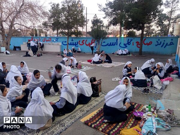افطاری در دبستان سمیه