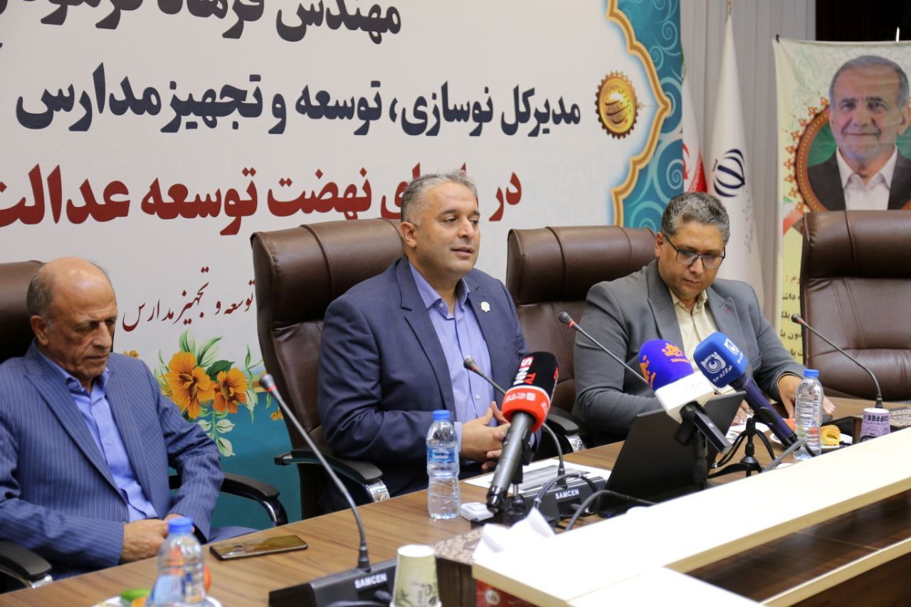 نشست خبری مدیرکل نوسازی، توسعه و تجهیز مدارس آذربایجان شرقی