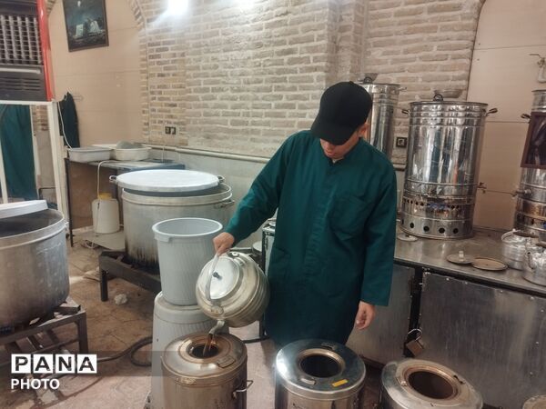 عطر محبت حضرت زهرا(س) در چایخانه حسینیه امام نیشابور پیچید