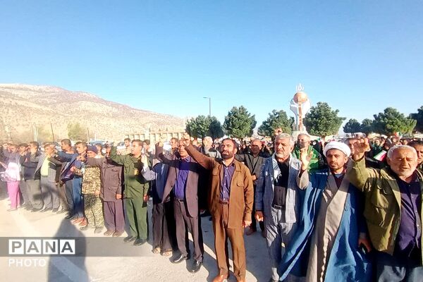 بیعت دانش‌آموزان دیشموکی  با رهبر انقلاب