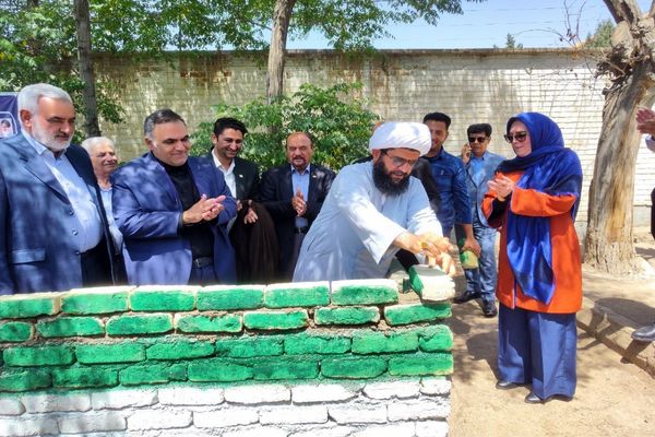 آیین خشت‌گذاری هنرستان اطلس روان کارا شهرستان پاکدشت 