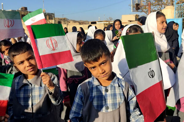 مراسم صبحگاهی دبستان شهید رحمت الله قلعه یزدانی و آموزشگاه آیت الله اراکی