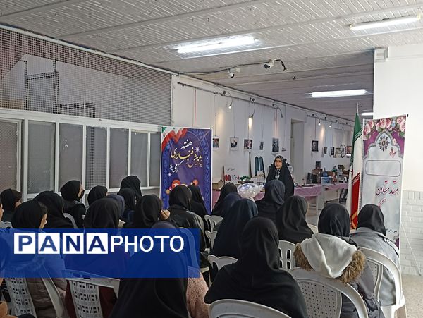 بازدید از نمایشگاه دست سازه هنرستان فنی و حرفه ای دخترانه فلسطین 