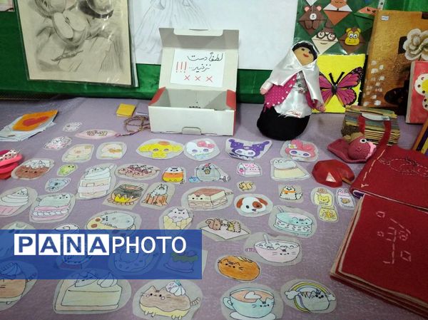 نمایشگاه هنرهای دستی دانش‌آموزان دبستان آزادی در هفته ماها