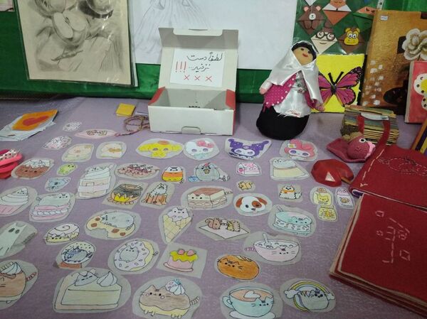 نمایشگاه هنرهای دستی دانش‌آموزان دبستان آزادی در هفته ماها