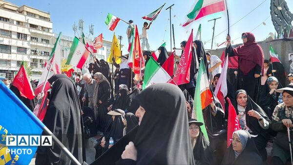حضور اقشار مختلف مردم و مسئولین در رزمایش ۳۱۳ هزار نفری جان فدایان ایران 