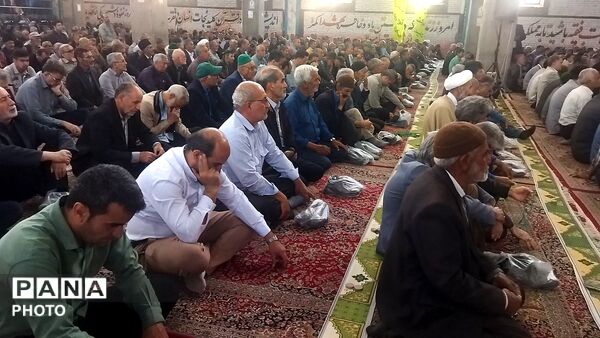 از پیر تا کودک در نماز جمعه نیشابور حضور دارند-۲