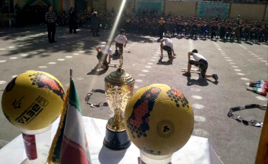 دانش‌آموزان دبیرستان سعدی در المپیاد ورزشی درون‌مدرسه‌ای، عزم و توان خود را به نمایش می‌گذارند