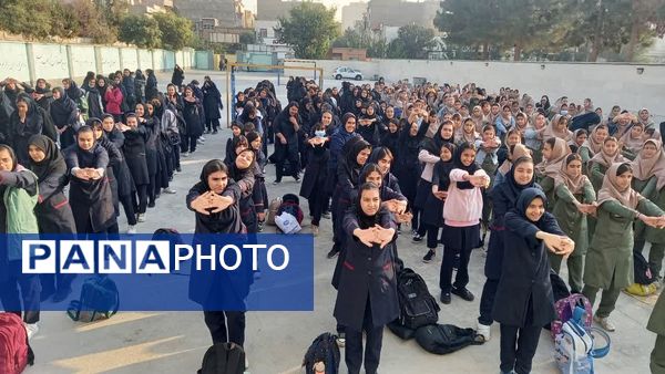 مراسم صبحگاهی در دبیرستان دخترانه عصمت اسلامشهر