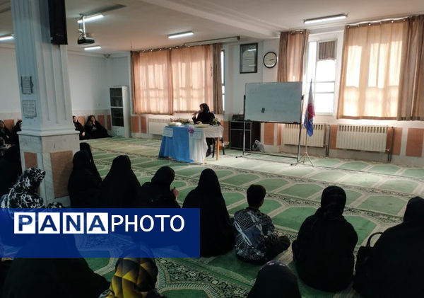 انتخابات انجمن اولیاء و مربیان در دبیرستان میعاد قم