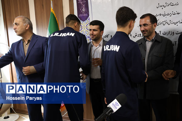 نشست صمیمی معاون تربیت بدنی و سلامت با ورزشکاران و کادر فنی تیم ملی والیبال دانش‌آموزی