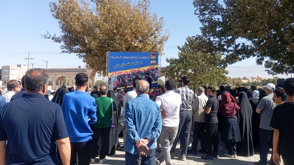 همایش پیاده روی خانوادگی در نیشابور